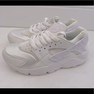 White Nike Huarache